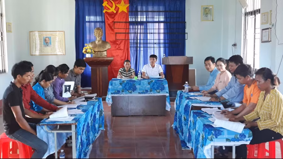 Quang cảnh buổi sinh hoạt chi bộ của buôn Tơ Khế, xã Ia Tul. Ảnh: Mai Linh