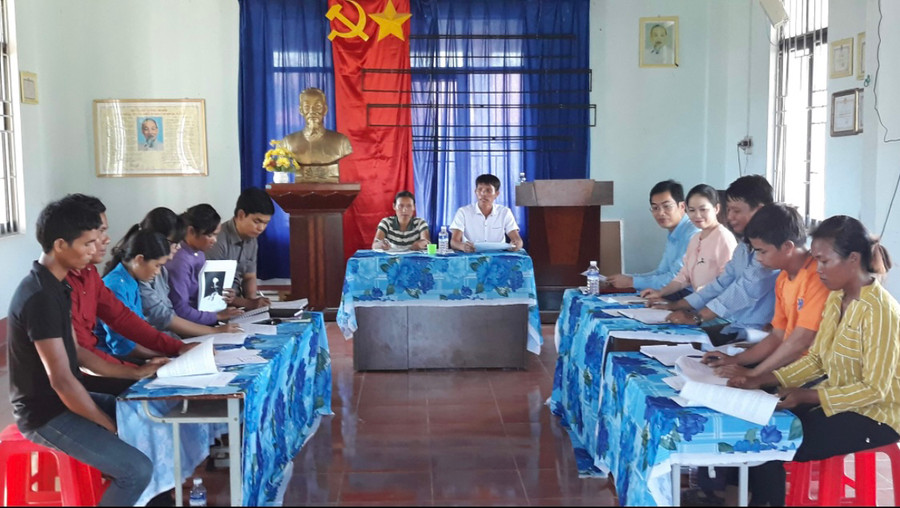 Quang cảnh buổi sinh hoạt chi bộ của buôn Tơ Khế, xã Ia Tul. Ảnh: Mai Linh Quang cảnh buổi sinh hoạt chi bộ của buôn Tơ Khế, xã Ia Tul. Ảnh: Mai Linh