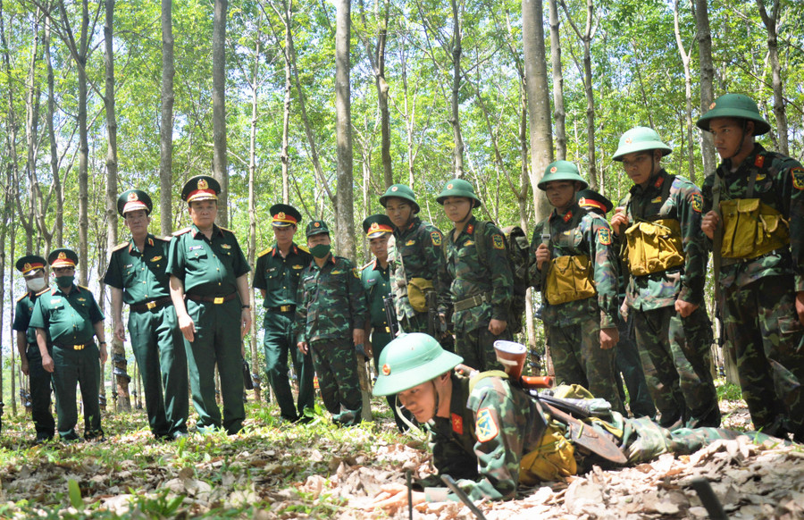 Cán bộ, chiến sĩ Tiểu đoàn 50 thi đua huấn luyện. Ảnh: Vĩnh Hoàng Cán bộ, chiến sĩ Tiểu đoàn 50 thi đua huấn luyện. Ảnh: Vĩnh Hoàng
