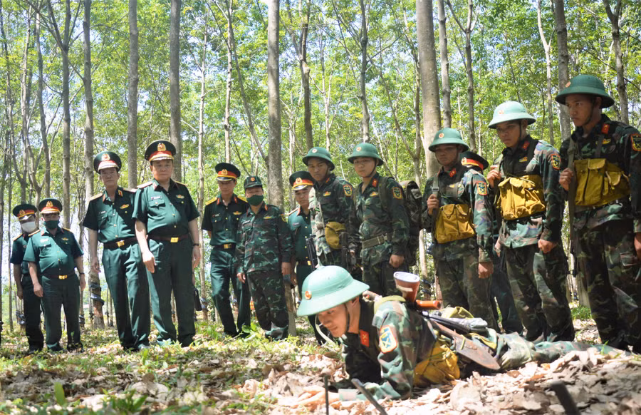 Cán bộ, chiến sĩ Tiểu đoàn 50 thi đua huấn luyện. Ảnh: Vĩnh Hoàng