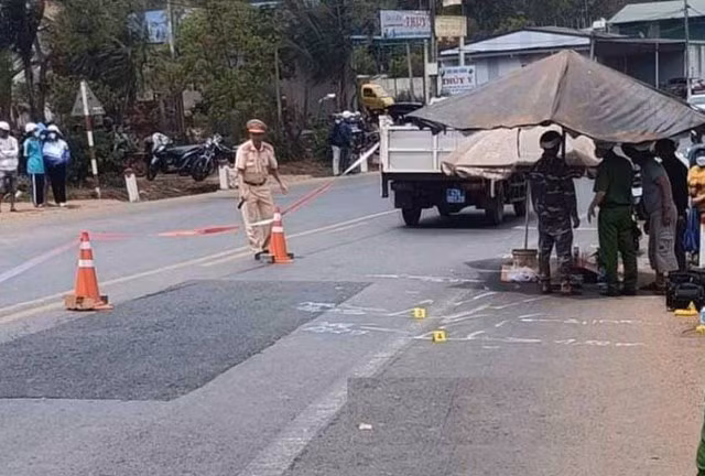 Hiện trường vụ tai nạn khiến 1 học sinh tử vong và 1 học sinh khác bị thương. Ảnh: Người dân cung cấp