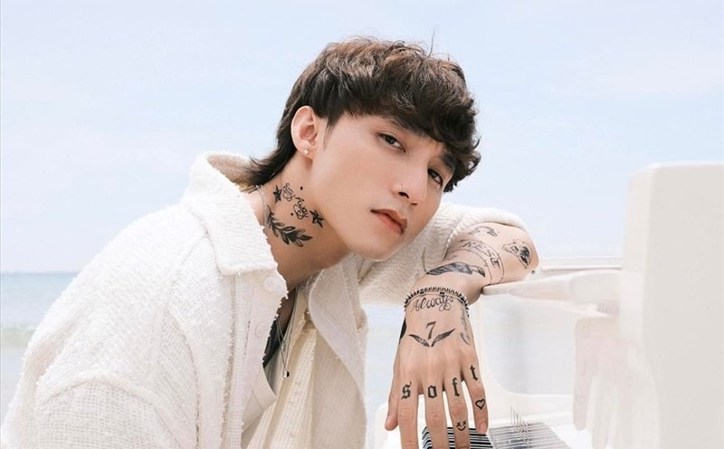 Nam ca sĩ gốc Thái Bình là một trong những nghệ sĩ Việt nắm giữ trong tay nhiều MV trăm triệu views nhất trên YouTube. Ảnh: M-TP