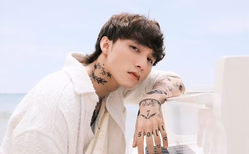 Nam ca sĩ gốc Thái Bình là một trong những nghệ sĩ Việt nắm giữ trong tay nhiều MV trăm triệu views nhất trên YouTube. Ảnh: M-TP