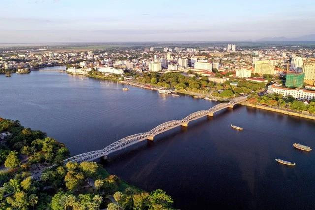 Nhiều địa phương đẩy mạnh khai thác lợi thế du lịch sông nước. Trong ảnh: Sông Hương (Huế) là nơi tổ chức nhiều loại hình du lịch trên sông Nhiều địa phương đẩy mạnh khai thác lợi thế du lịch sông nước. Trong ảnh: Sông Hương (Huế) là nơi tổ chức nhiều loại hình du lịch trên sông