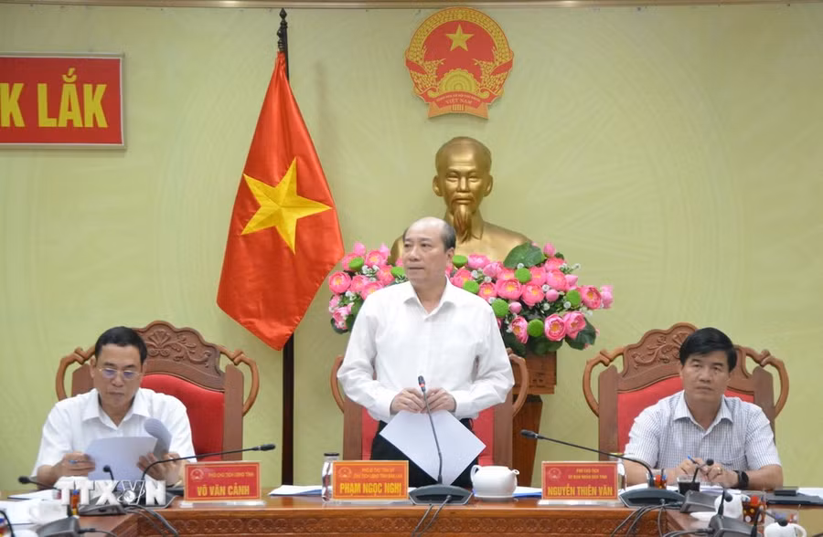 Ông Phạm Ngọc Nghị, Chủ tịch UBND tỉnh Đắk Lắk phát biểu tại cuộc họp. (Ảnh: Tuấn Anh-TTXVN)