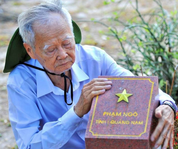 Ông Lê Hồng Tư trong lần trở lại thăm Côn Đảo, năm 2023.