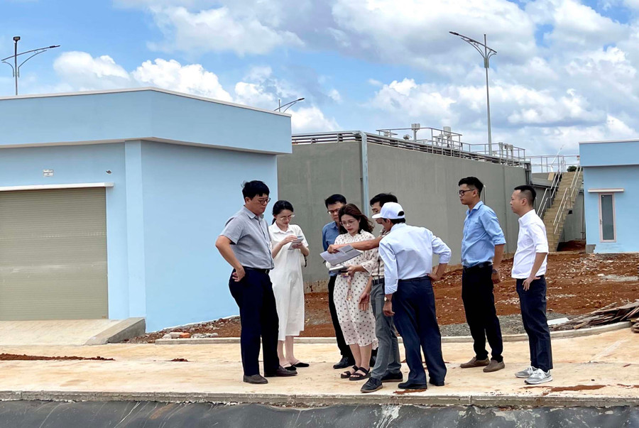 Đoàn công tác khảo sát thực tế tại Khu Công nghiệp Nam Pleiku. Ảnh: V.T Đoàn công tác khảo sát thực tế tại Khu Công nghiệp Nam Pleiku. Ảnh: V.T
