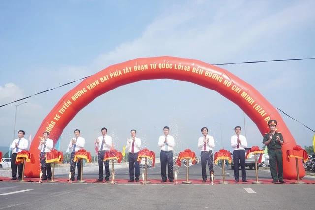 Lãnh đạo TP.Đà Nẵng và các sở, ban, ngành, địa phương, đơn vị thi công làm lễ thông xe kỹ thuật Lãnh đạo TP.Đà Nẵng và các sở, ban, ngành, địa phương, đơn vị thi công làm lễ thông xe kỹ thuật