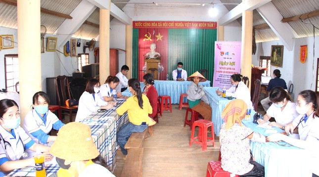 Người dân được khám bệnh, tư vấn, cấp phát thuốc miễn phí Người dân được khám bệnh, tư vấn, cấp phát thuốc miễn phí