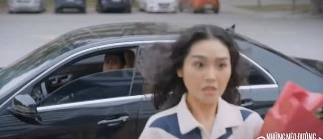 Phương Đông được Vinh săn đón, tán tỉnh kiểu người đẹp đại gia Phương Đông được Vinh săn đón, tán tỉnh kiểu người đẹp đại gia