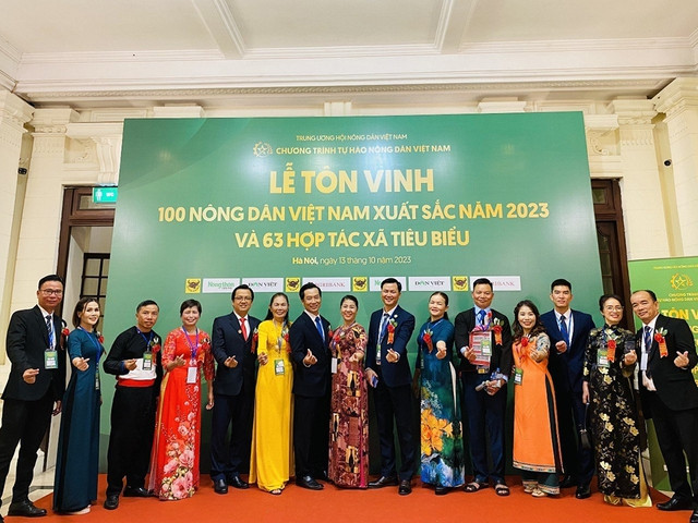 HTX Dịch vụ tổng hợp nông nghiệp Thăng Bình do ông Võ Văn Sơn làm giám đốc được T.Ư Hội Nông dân VN vinh danh là 1 trong 63 HTX tiêu biểu năm 2023 HTX Dịch vụ tổng hợp nông nghiệp Thăng Bình do ông Võ Văn Sơn làm giám đốc được T.Ư Hội Nông dân VN vinh danh là 1 trong 63 HTX tiêu biểu năm 2023