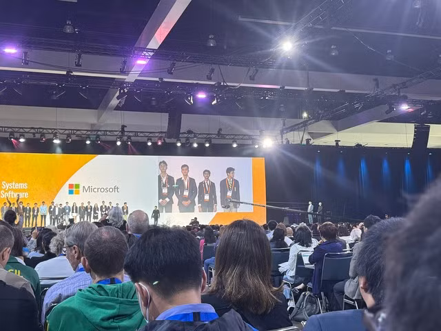 Khoảnh khắc học sinh Việt Nam được vinh danh