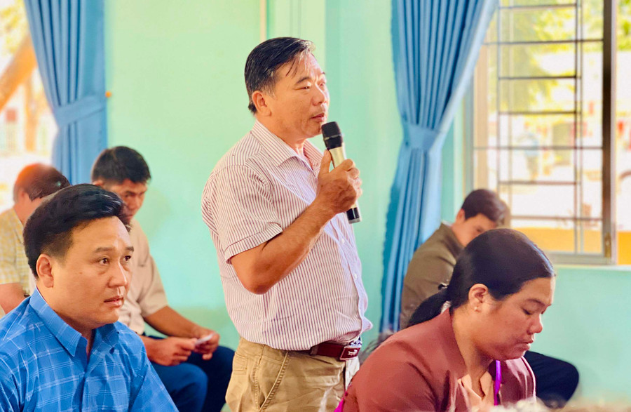 Cử tri Nguyễn Tấn Đức (thôn Hàm Rồng, xã Ia Băng, huyện Đak Đoa) quan tâm đến công tác trồng rừng, bảo vệ rừng ứng phó với biến đổi khí hậu. Ảnh: Trần Dung