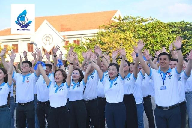 Màn đồng diễn gửi tình yêu của tuổi trẻ dành cho biển, đảo quê hương Màn đồng diễn gửi tình yêu của tuổi trẻ dành cho biển, đảo quê hương