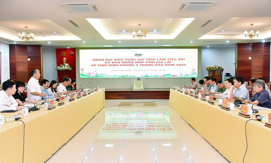 Quang cảnh buổi làm việc của Đoàn đại biểu Quốc hội tỉnh với UBND tỉnh về tình hình triển khai nhiệm vụ 4 tháng đầu năm 2024. Ảnh: Đ.T