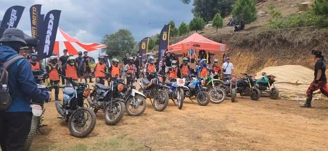 Hàng chục tay đua tham gia giải đua xe mô tô "Núi xanh Enduro 2024