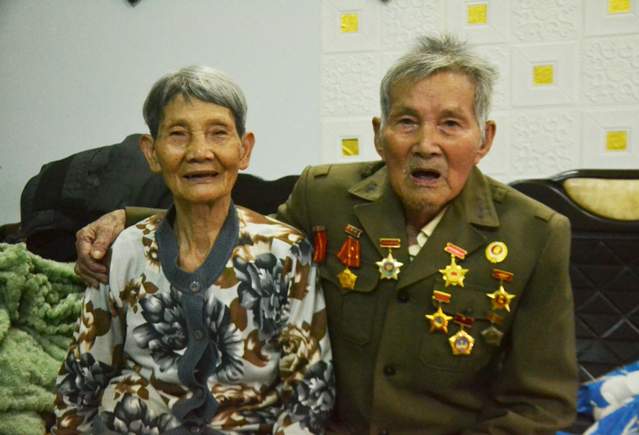 Vợ chồng ông Huỳnh Nhậm-bà Nguyễn Thị Là. Ảnh: H.C