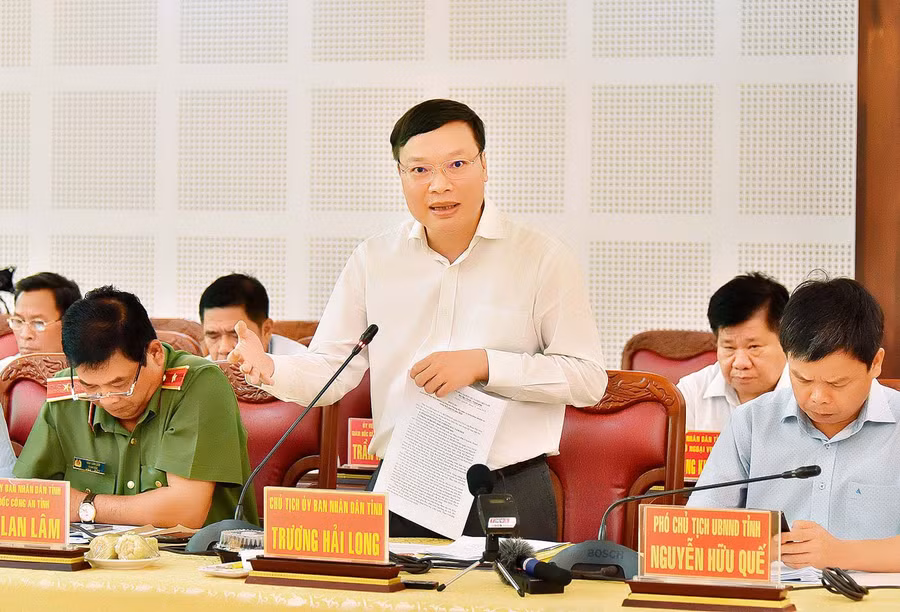 Phó Bí thư Tỉnh uỷ, Chủ tịch UBND tỉnh Trương Hải Long nêu kiến nghị, đề xuất. Ảnh: Đức Thuỵ