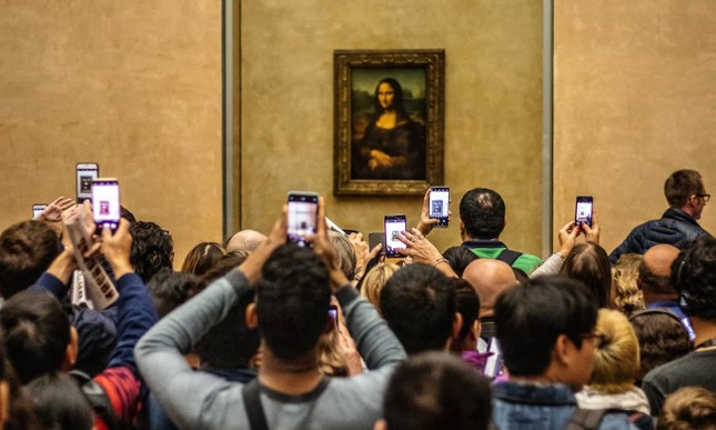 Khoảng 20.000 người đến thăm bảo tàng Louvre mỗi ngày để xem Mona Lisa Khoảng 20.000 người đến thăm bảo tàng Louvre mỗi ngày để xem Mona Lisa