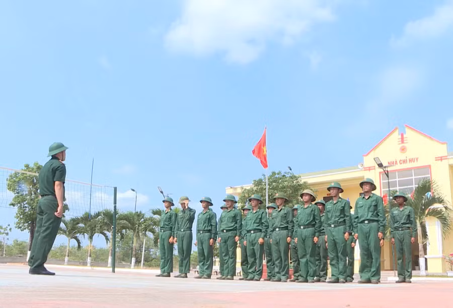 Chiến sĩ mới ở Tiểu đoàn Huấn luyện-Cơ động (Bộ Chỉ huy Bộ đội Biên phòng tỉnh) tự giác chấp hành kỷ luật, nền nếp của đơn vị. Ảnh: T.D