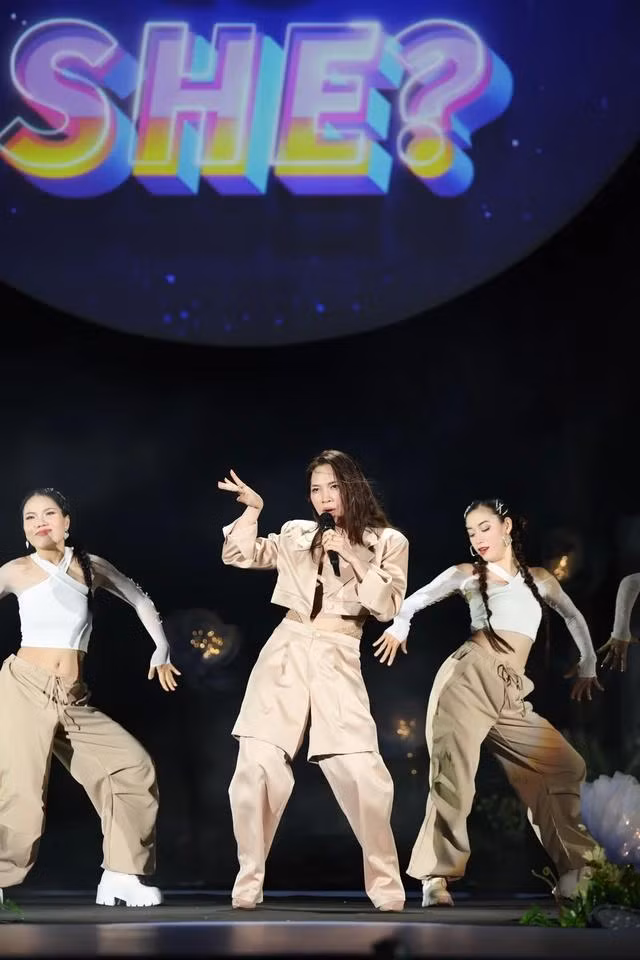 Mỹ Tâm gây sốt với đêm nhạc "siêu slay không suy": cảm xúc, bất ngờ và mãn nhãn Mỹ Tâm gây sốt với đêm nhạc "siêu slay không suy": cảm xúc, bất ngờ và mãn nhãn