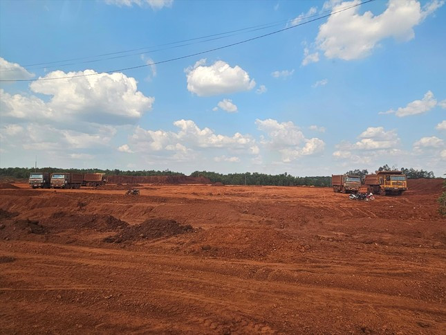 Việc khai thác bô xít bị gián đoạn Việc khai thác bô xít bị gián đoạn