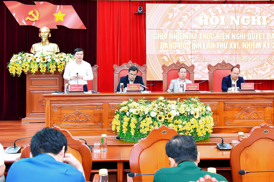 Chủ tịch UBND tỉnh Trương Hải Long phát biểu tại hội nghị. Ảnh: Đức Thụy Chủ tịch UBND tỉnh Trương Hải Long phát biểu tại hội nghị. Ảnh: Đức Thụy