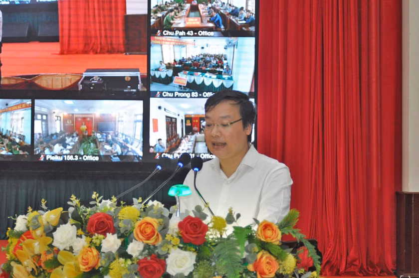 Chủ tịch UBND tỉnh Trương Hải Long phát biểu tại hội nghị. Ảnh: R'Ô HOK