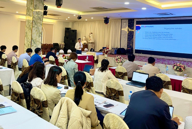 Quang cảnh lớp tập huấn giải pháp kinh doanh trên các sàn thương mại điện tử và mạng xã hội. Ảnh: Vũ Thảo