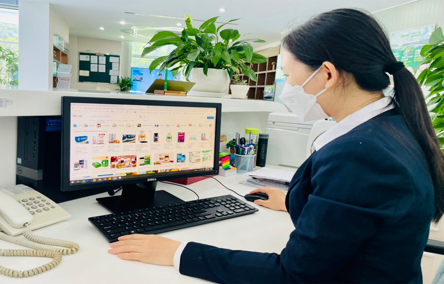 Mua hàng trực tuyến rất tiện lợi nhưng cũng tiềm ẩn nhiều rủi ro. Ảnh: Vũ Thảo