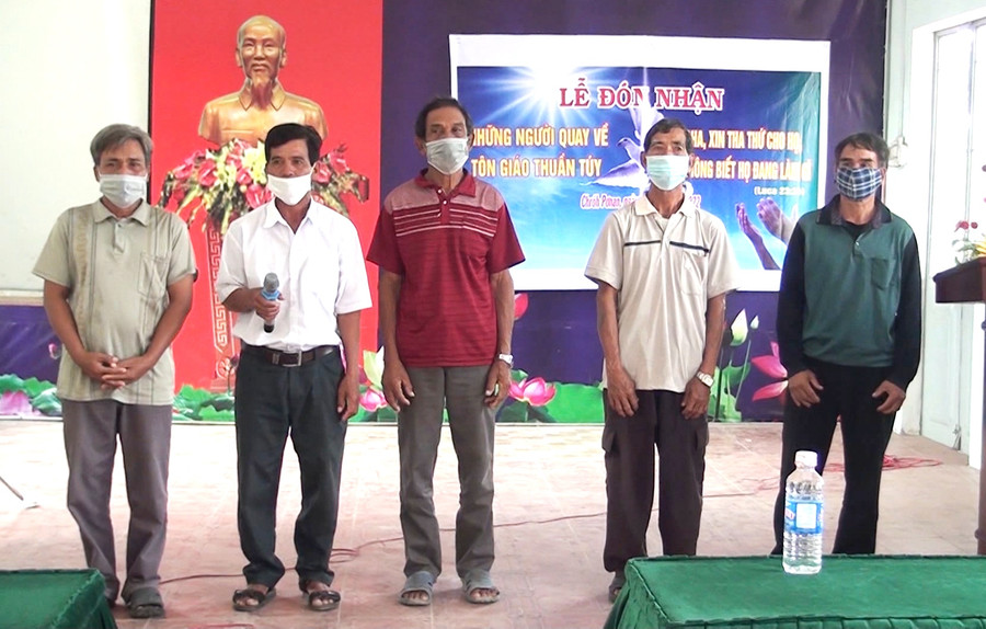 Nhiều người ở Phú Thiện đã tự nguyện từ bỏ “Tin lành Đê ga” quay về sinh hoạt trong tôn giáo thuần túy được Nhà nước công nhận. Ảnh: Hữu Trường Nhiều người ở Phú Thiện đã tự nguyện từ bỏ “Tin lành Đê ga” quay về sinh hoạt trong tôn giáo thuần túy được Nhà nước công nhận. Ảnh: Hữu Trường