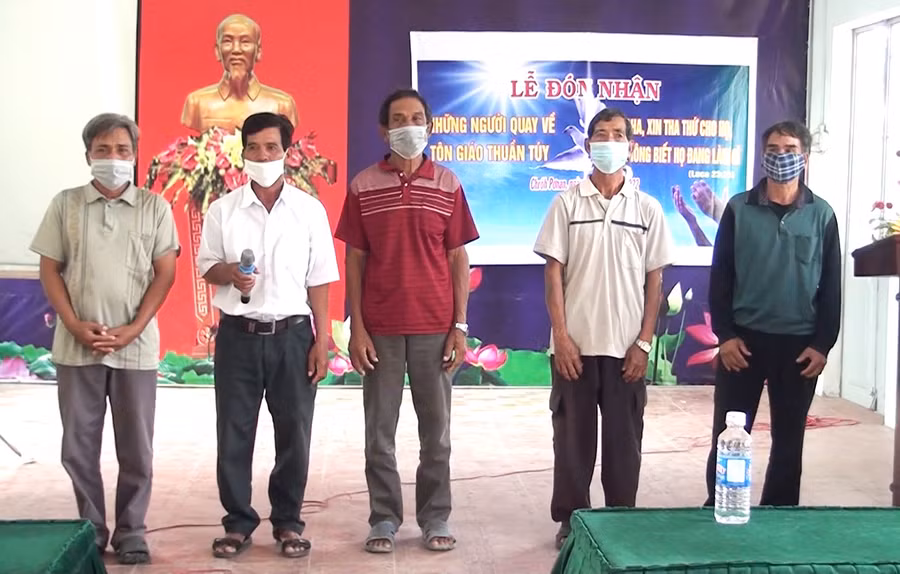 Nhiều người ở Phú Thiện đã tự nguyện từ bỏ “Tin lành Đê ga” quay về sinh hoạt trong tôn giáo thuần túy được Nhà nước công nhận. Ảnh: Hữu Trường Nhiều người ở Phú Thiện đã tự nguyện từ bỏ “Tin lành Đê ga” quay về sinh hoạt trong tôn giáo thuần túy được Nhà nước công nhận. Ảnh: Hữu Trường