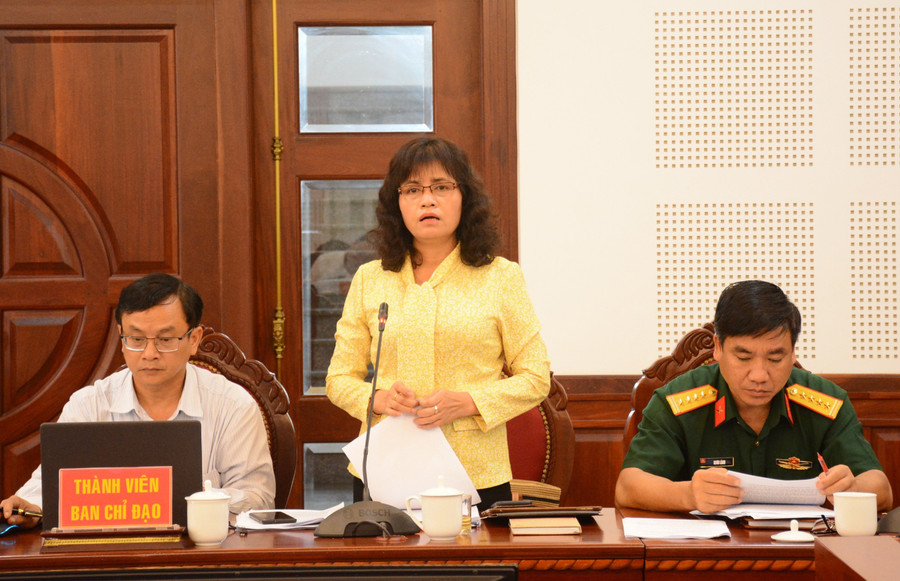 Bà Rcom Sa Duyên-Giám đốc Sở Lao động-Thương binh và Xã hội nêu một số khó khăn, vướng mắc trên lĩnh vực đào tạo nghề cho lao động nông thôn đối với Chương trình mục tiêu quốc gia giảm nghèo bền vững. Ảnh: Minh Nguyễn Bà Rcom Sa Duyên-Giám đốc Sở Lao động-Thương binh và Xã hội nêu một số khó khăn, vướng mắc trên lĩnh vực đào tạo nghề cho lao động nông thôn đối với Chương trình mục tiêu quốc gia giảm nghèo bền vững. Ảnh: Minh Nguyễn