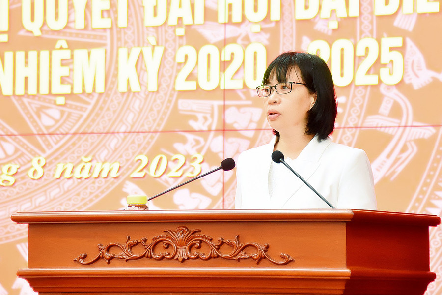 Phó Chủ tịch UBND tỉnh Nguyễn Thị Thanh Lịch báo cáo tham luận tại hội nghị. Ảnh: Đức Thụy Phó Chủ tịch UBND tỉnh Nguyễn Thị Thanh Lịch báo cáo tham luận tại hội nghị. Ảnh: Đức Thụy