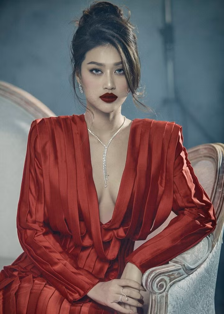 Đoàn Thiên từng chia sẻ cô rất thích diễn xuất và đang trong quá trình nghiêm túc học tập để theo đuổi định hướng diễn viên trong một tương lai gần.