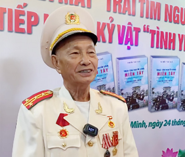 Đại tá Huỳnh Trọng Nghĩa đã gắn bó và cống hiến cho lực lượng Công an TP Hồ Chí Minh từ những ngày đầu giải phóng. Đại tá Huỳnh Trọng Nghĩa đã gắn bó và cống hiến cho lực lượng Công an TP Hồ Chí Minh từ những ngày đầu giải phóng.