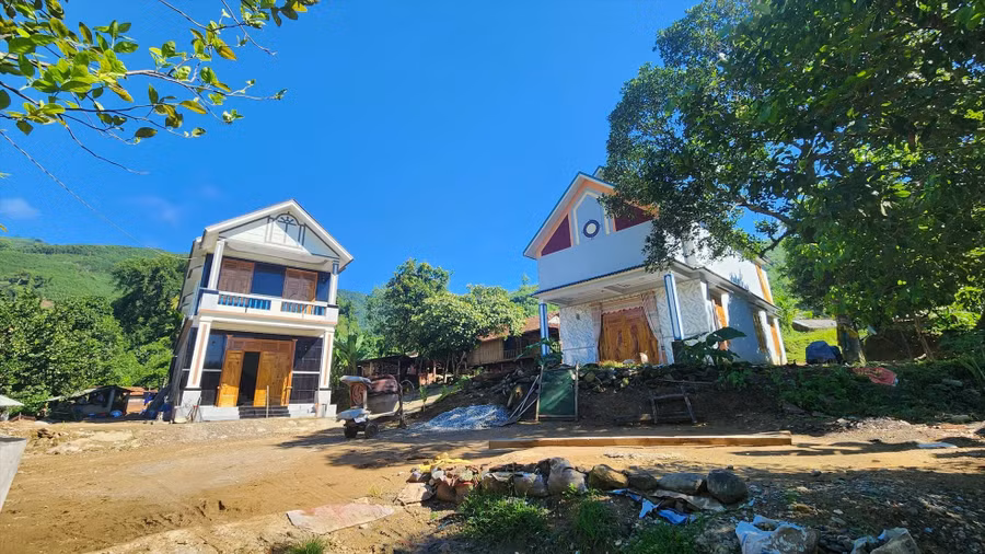 Niềm vui đã trở lại với người dân Làng Rêu. Ảnh: NN