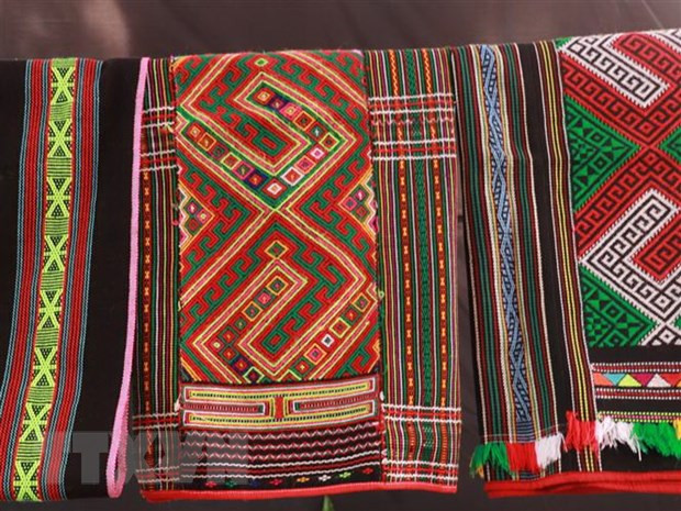 Thổ cẩm S&apos;tiêng với nhiều hoa văn độc đáo. Ảnh: K GƯỈH/TTXVN