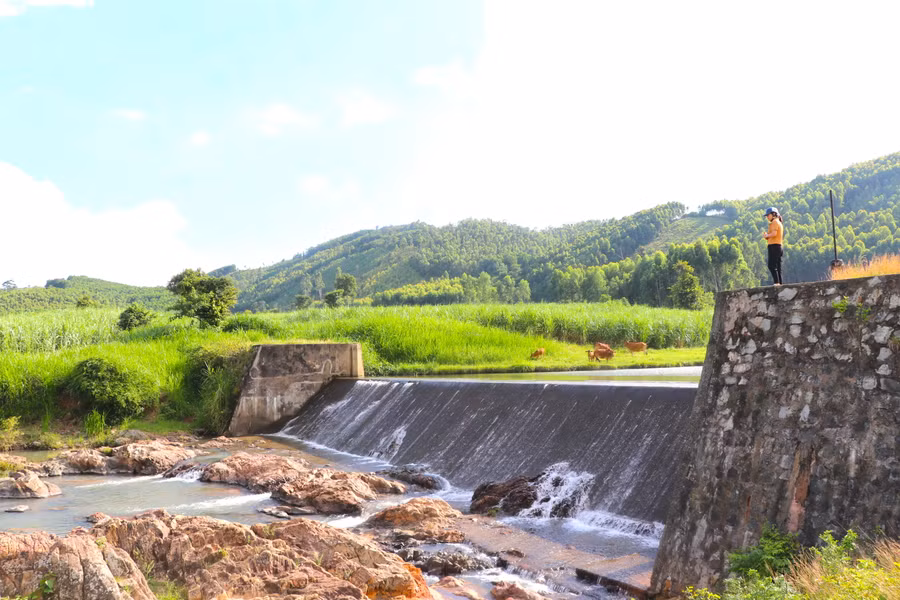 Đập tràn Đê Ba (xã Tơ Tung, huyện Kbang) thường xuyên được kiểm tra, tu sửa kịp thời, cung cấp nước sản xuất lúa, hoa màu. Ảnh: Ngọc Minh Đập tràn Đê Ba (xã Tơ Tung, huyện Kbang) thường xuyên được kiểm tra, tu sửa kịp thời, cung cấp nước sản xuất lúa, hoa màu. Ảnh: Ngọc Minh