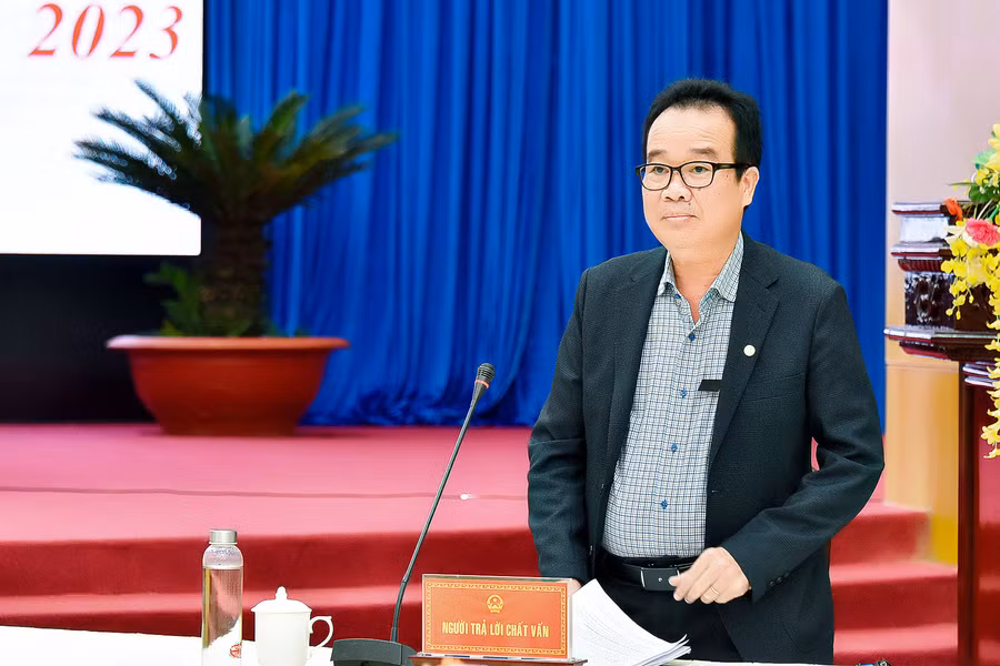 Giám đốc Sở Nông nghiệp và PTNT Lưu Trung Nghĩa giải trình. Ảnh: Đ.T