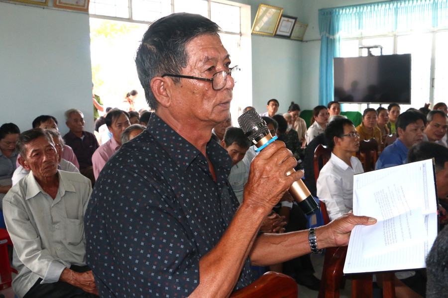 Cử tri Trương Minh Trung (thôn An Xuân 2, xã Xuân An, thị xã An Khê) nêu kiến nghị. Ảnh: Quang Tấn Cử tri Trương Minh Trung (thôn An Xuân 2, xã Xuân An, thị xã An Khê) nêu kiến nghị. Ảnh: Quang Tấn