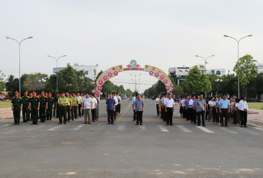 Quang cảnh lễ chào cờ, sinh hoạt dưới cờ của huyện Phú Thiện (ảnh Ban Tuyên giáo Huyện ủy Phú Thiện cung cấp).