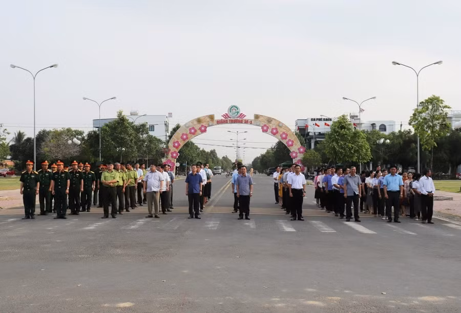 Quang cảnh lễ chào cờ, sinh hoạt dưới cờ của huyện Phú Thiện (ảnh Ban Tuyên giáo Huyện ủy Phú Thiện cung cấp).