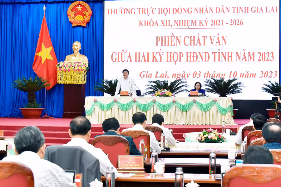 Quang cảnh phiên chất vấn. Ảnh: Đức Thụy