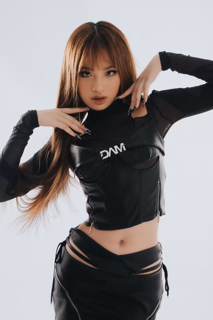 Bảo Hà cũng gợi cảm không kém