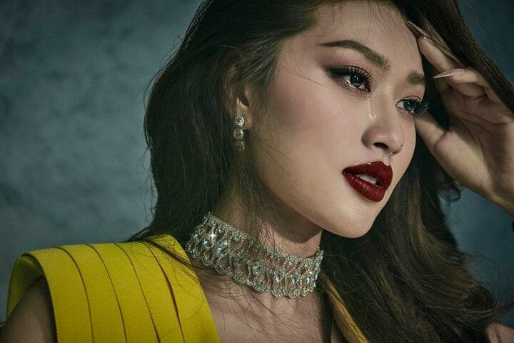 Tuy nhiên với vẻ đẹp lạnh lùng, quyền lực này, nhiều khán giả nhận định nếu &quot;lấn sân&quot; sang lĩnh vực diễn xuất, có lẽ người đẹp họ Đoàn chỉ hợp với những vai phản diện.