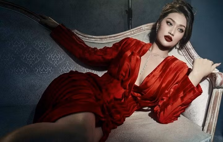 Dưới phần bình luận của bài đăng, nhiều khán giả dành lời khen cho nhan sắc, thần thái đỉnh cao của Thiên Ân và ủng hộ cô thử sức với vai trò diễn viên.