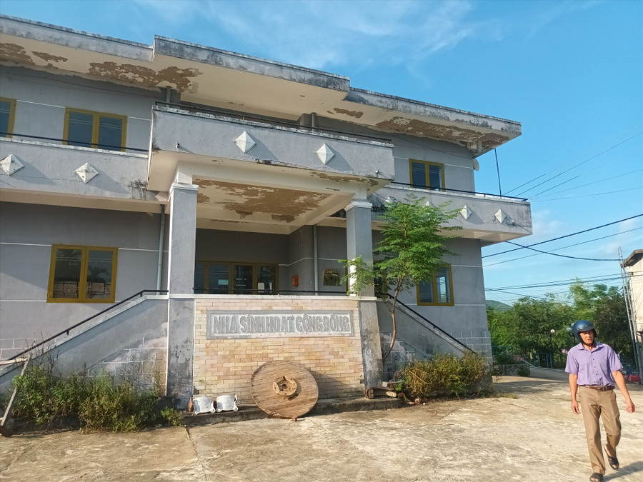 Nhà cộng đồng ở Phước Ninh, nơi hễ mưa lớn trở thành chỗ trú ngụ sau cùng của bà con. Ảnh: T.V Nhà cộng đồng ở Phước Ninh, nơi hễ mưa lớn trở thành chỗ trú ngụ sau cùng của bà con. Ảnh: T.V