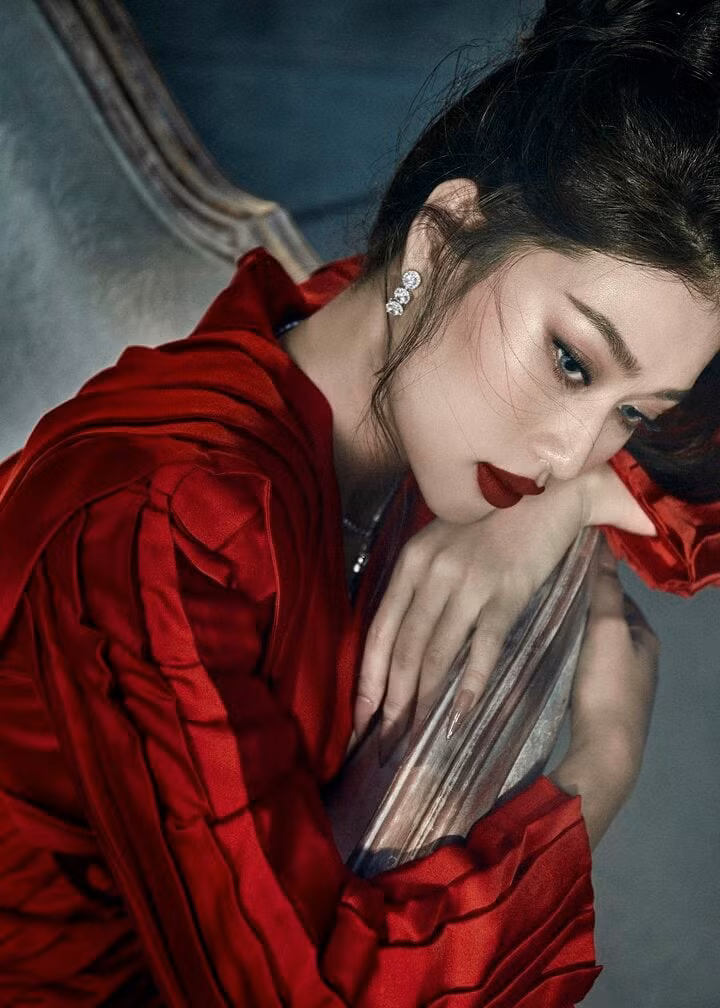 Sau khi khép lại nhiệm kỳ, Đoàn Thiên Ân vẫn tích cực tham gia các hoạt động nghệ thuật cũng như các hoạt động vì cộng đồng.