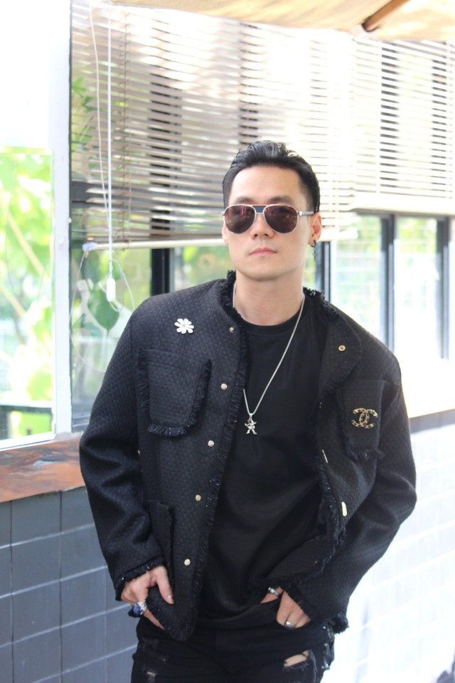 Trước đó ca sĩ Khánh Phương từng chia sẻ anh mệt mỏi khi bị nhắc tên trong vụ án của vợ. Ảnh: FBNV